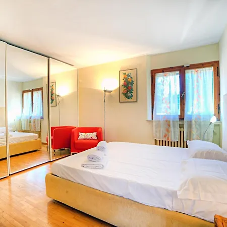 Apartment Attic Luna Blu *